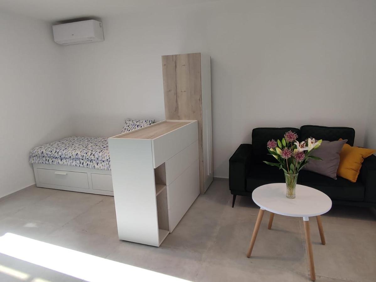Studio Apartman Irma Cervar Poreč Exterior foto